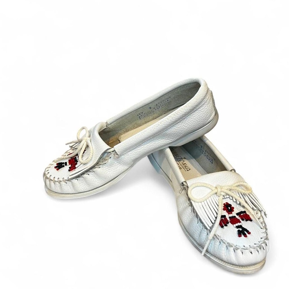 Minnetonka White Leather Beaded Moccasins